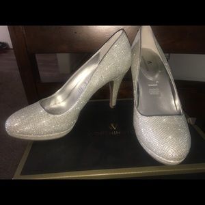 Silver low pumps sequin heels